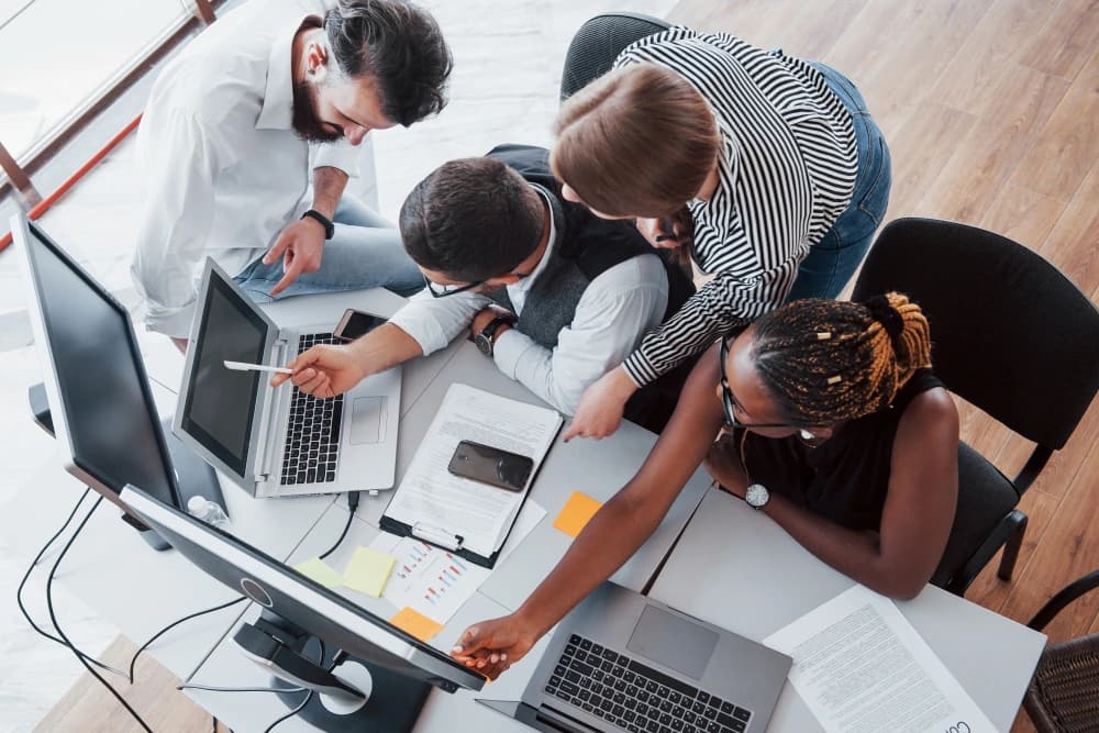 A multidisciplinary team collaborating around digital tools and operational data